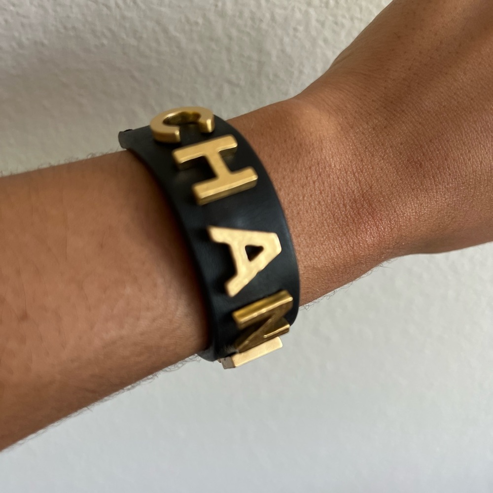authentic Chanel leather strap bracelet - Picture 1 of 10
